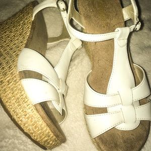 Super cute white summer wedges!